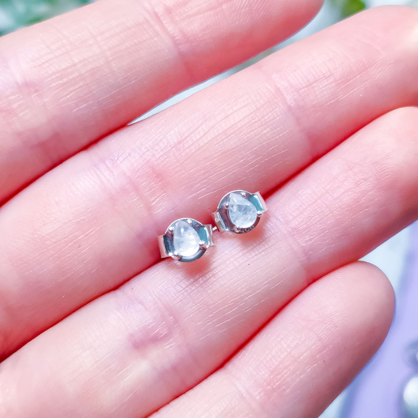 Kuukivi nappikorvakorut