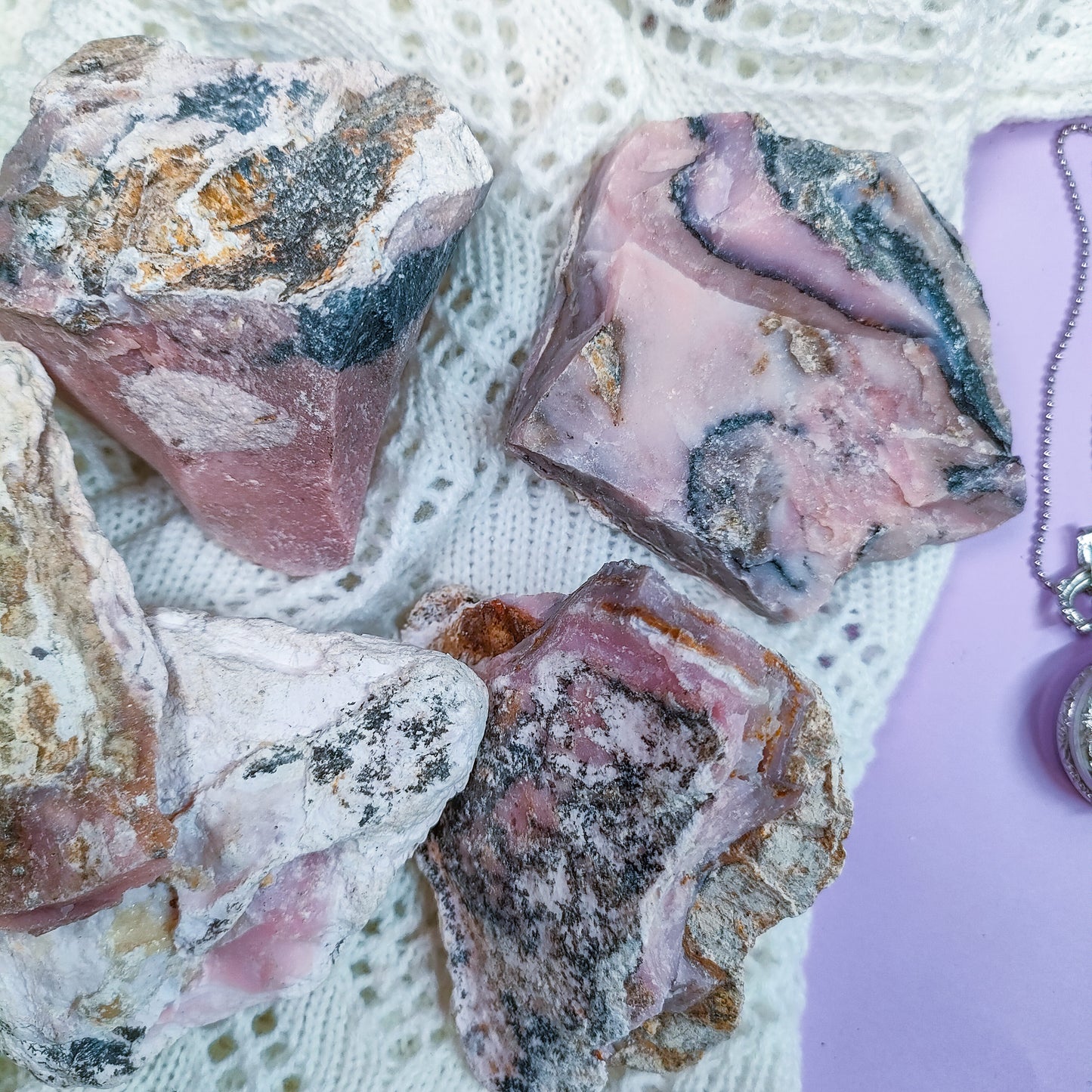 Pinkki opaali raaka