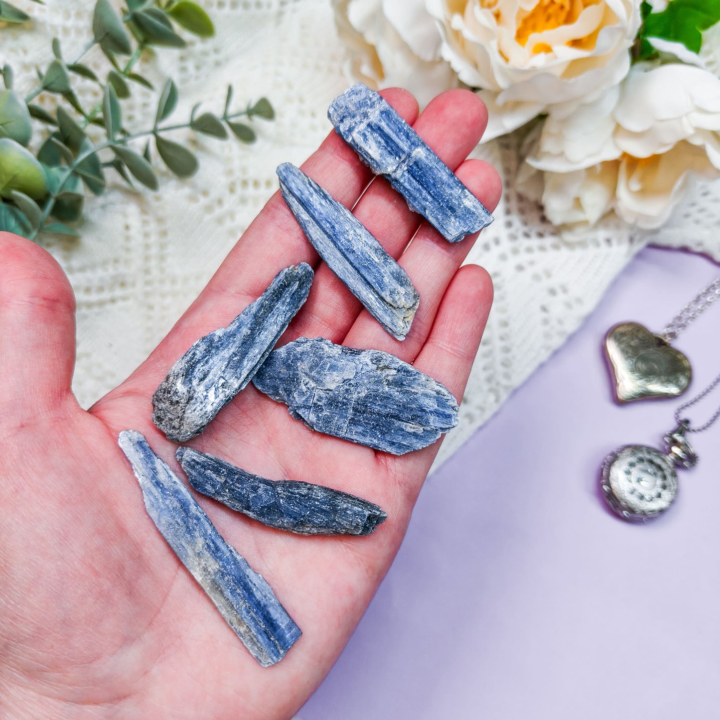 Sininen kyaniitti raaka