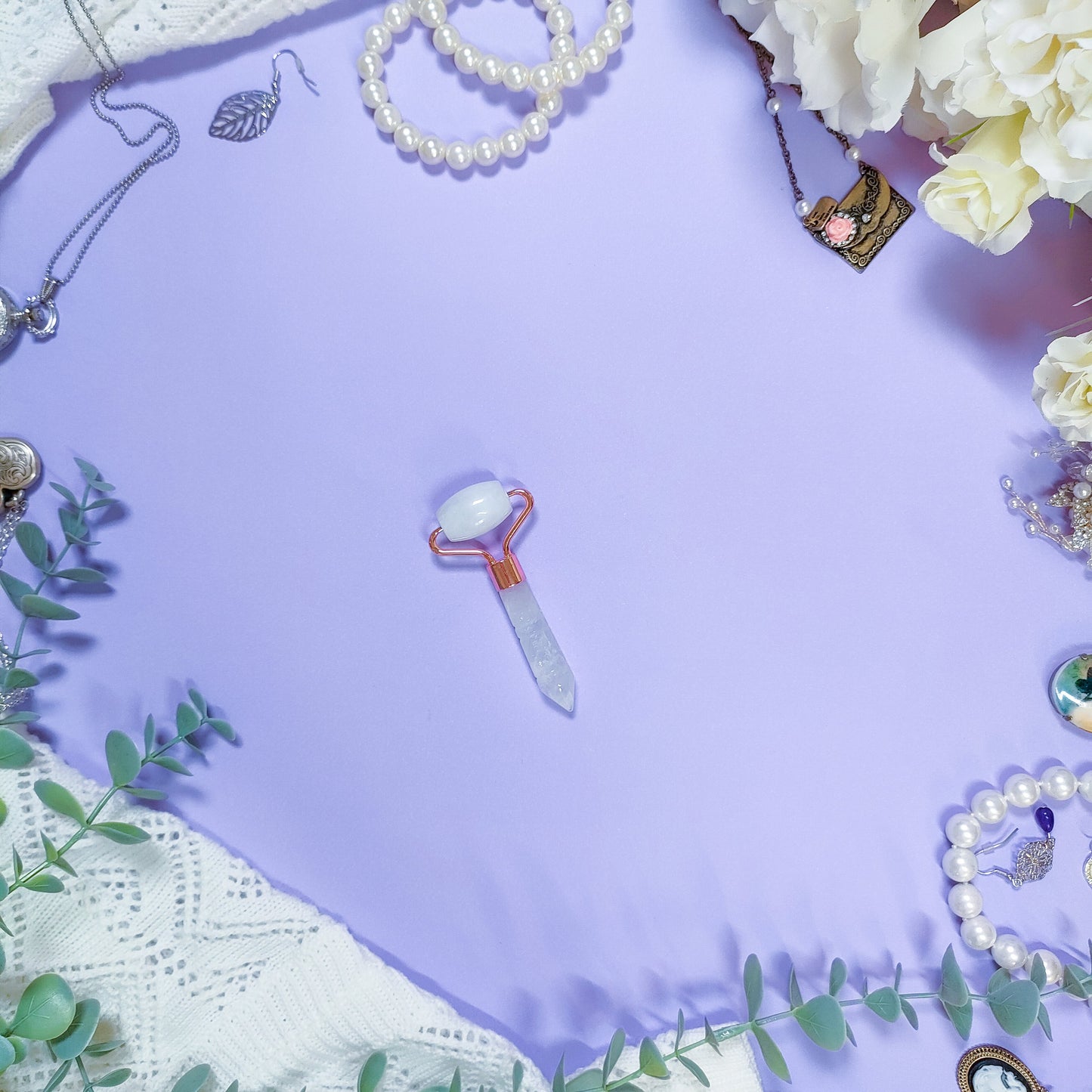 Vuorikristalli kasvorulla - Witches and Familiars kauneuden ja hyvinvoinnin tuotteet