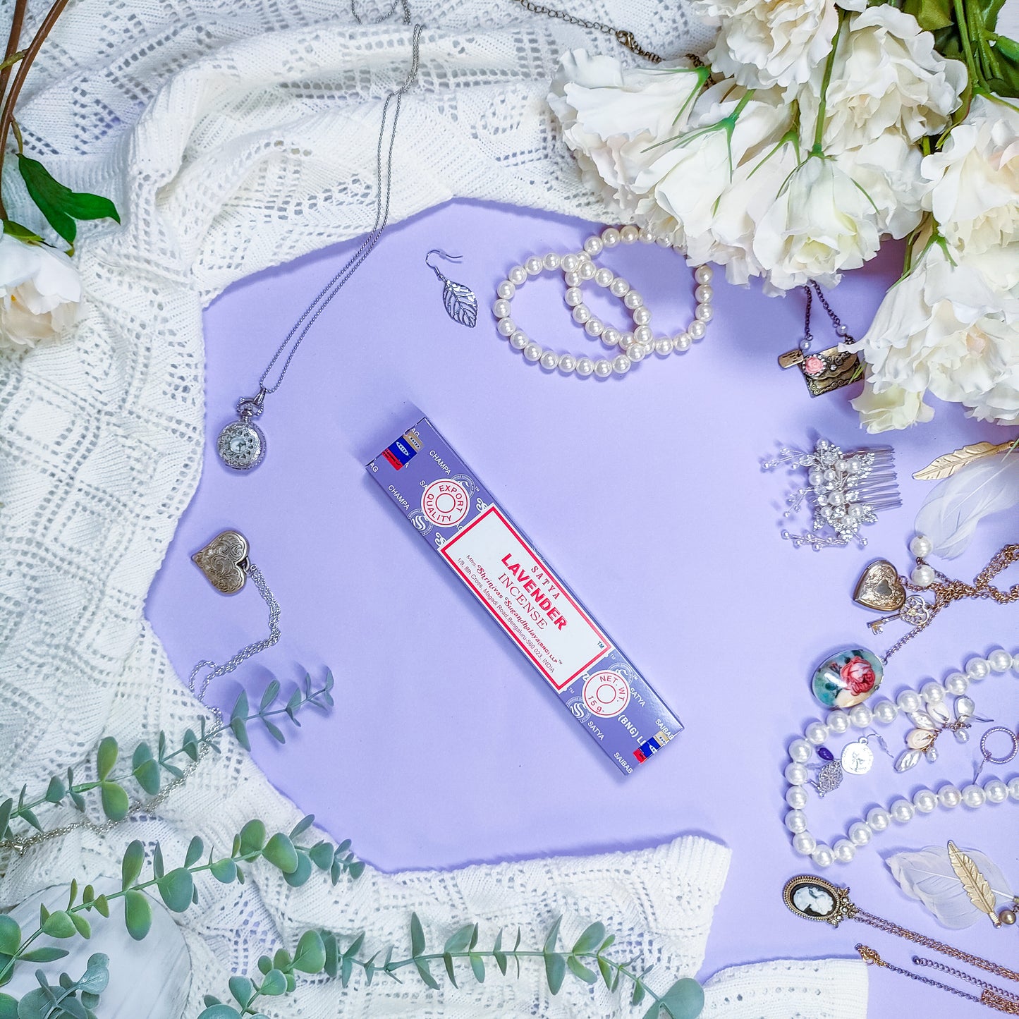 Satya suitsuketikut - Witches and Familiars käsin rullatut suitsukkeet suitsukekaupasta