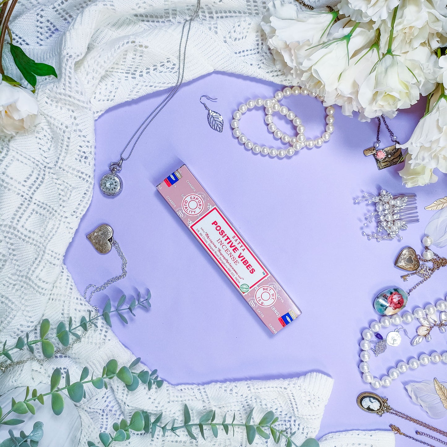 Satya suitsuketikut - Witches and Familiars käsin rullatut eettiset suitsukkeet