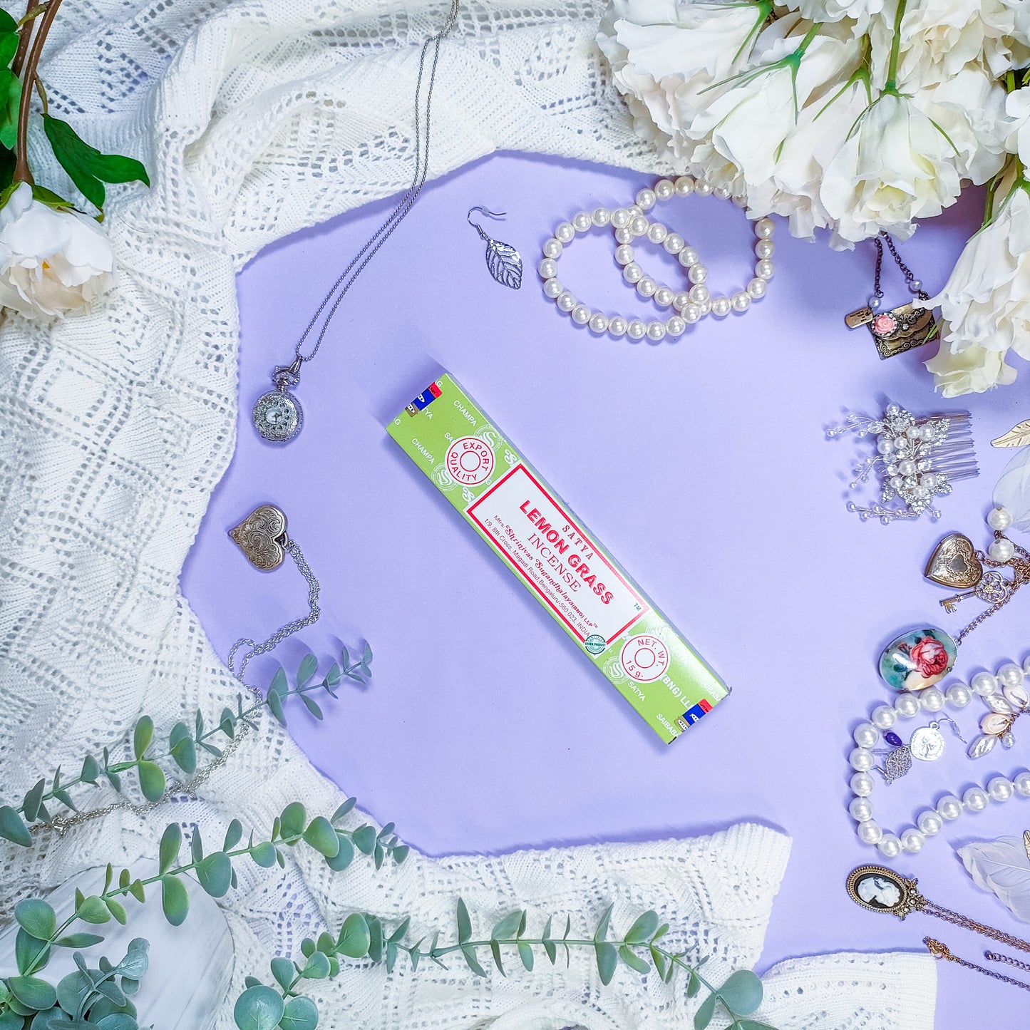 Satya suitsuketikut - Witches and Familiars miedon ja hyvän tuoksuiset suitsukkeet