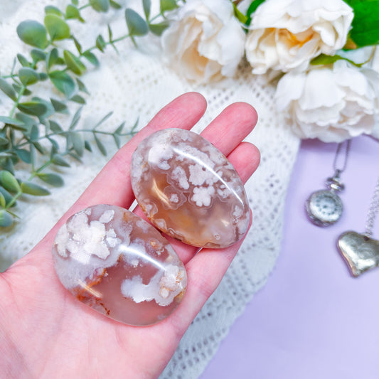 Kukka-akaatti kämmenkivi