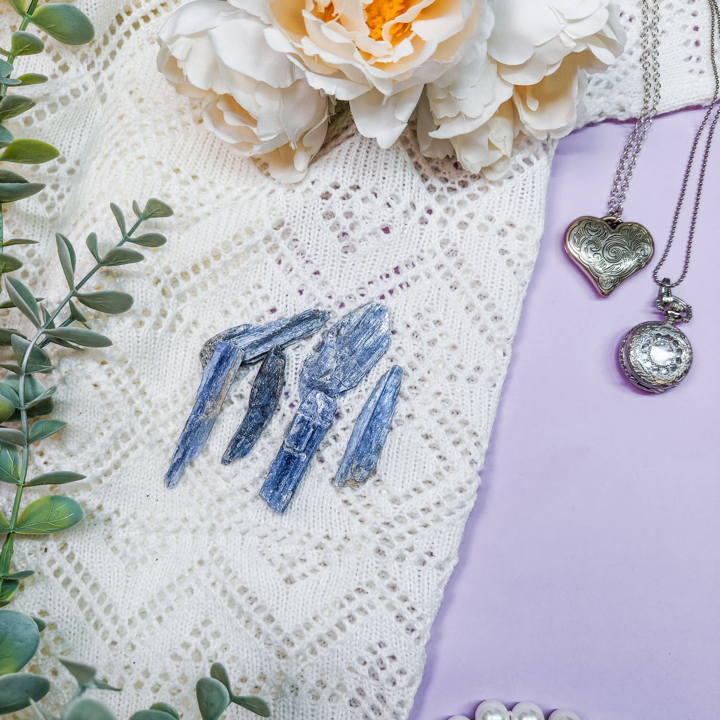 Sininen kyaniitti raaka