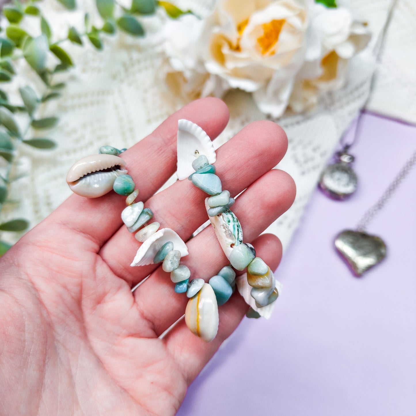 Amatsoniitti rannekoru