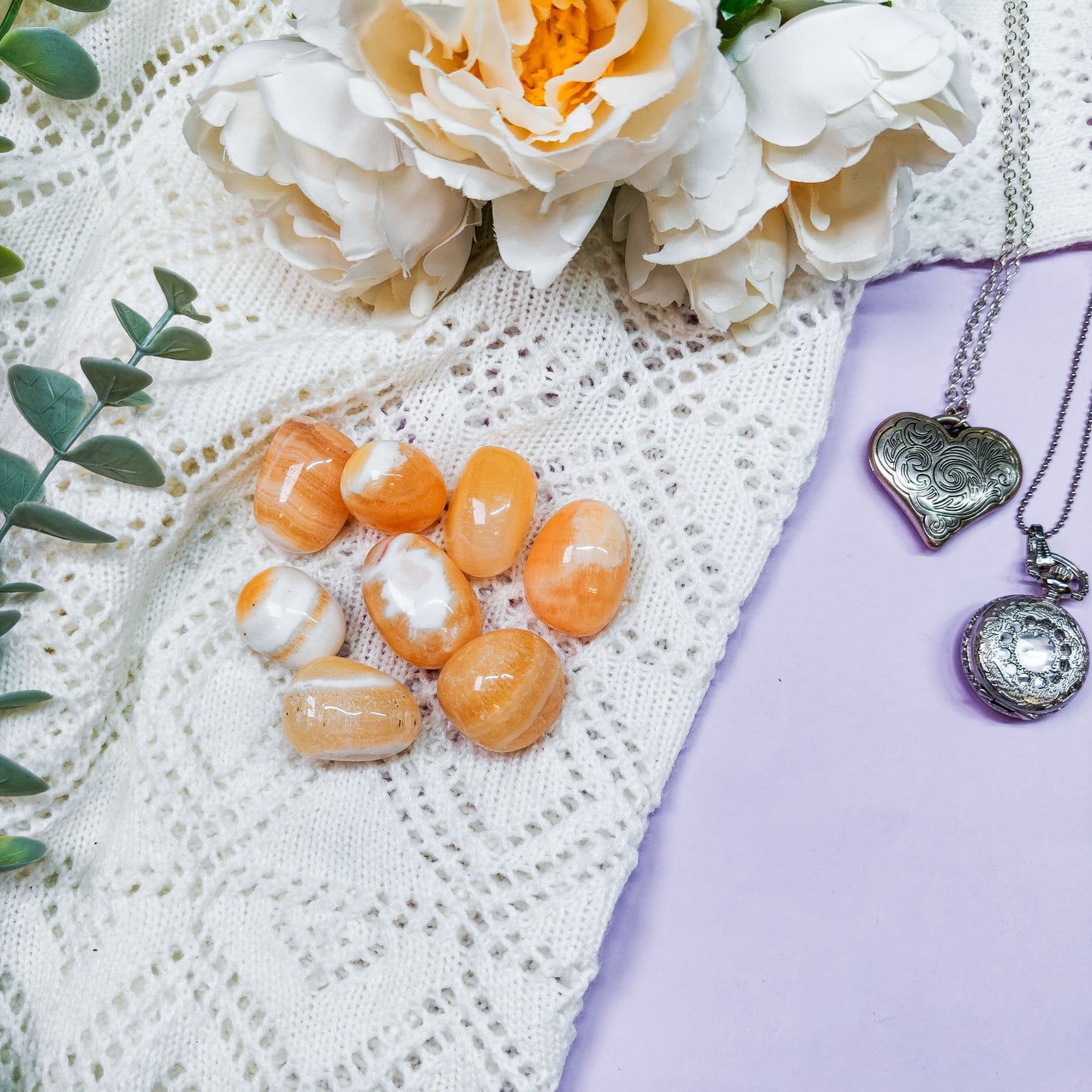 Keltainen kalsiitti rumpuhiottu