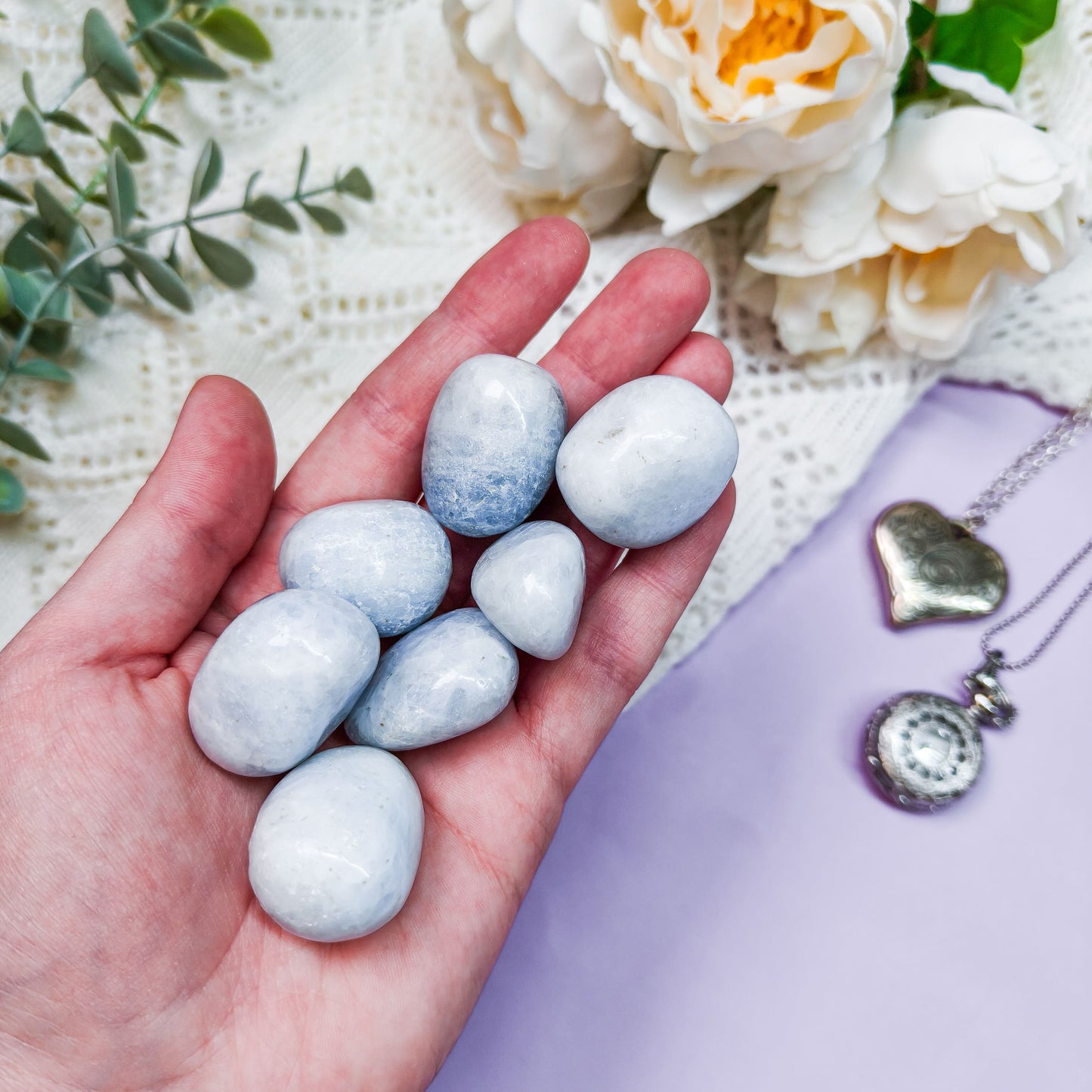 Sininen kalsiitti rumpuhiottu