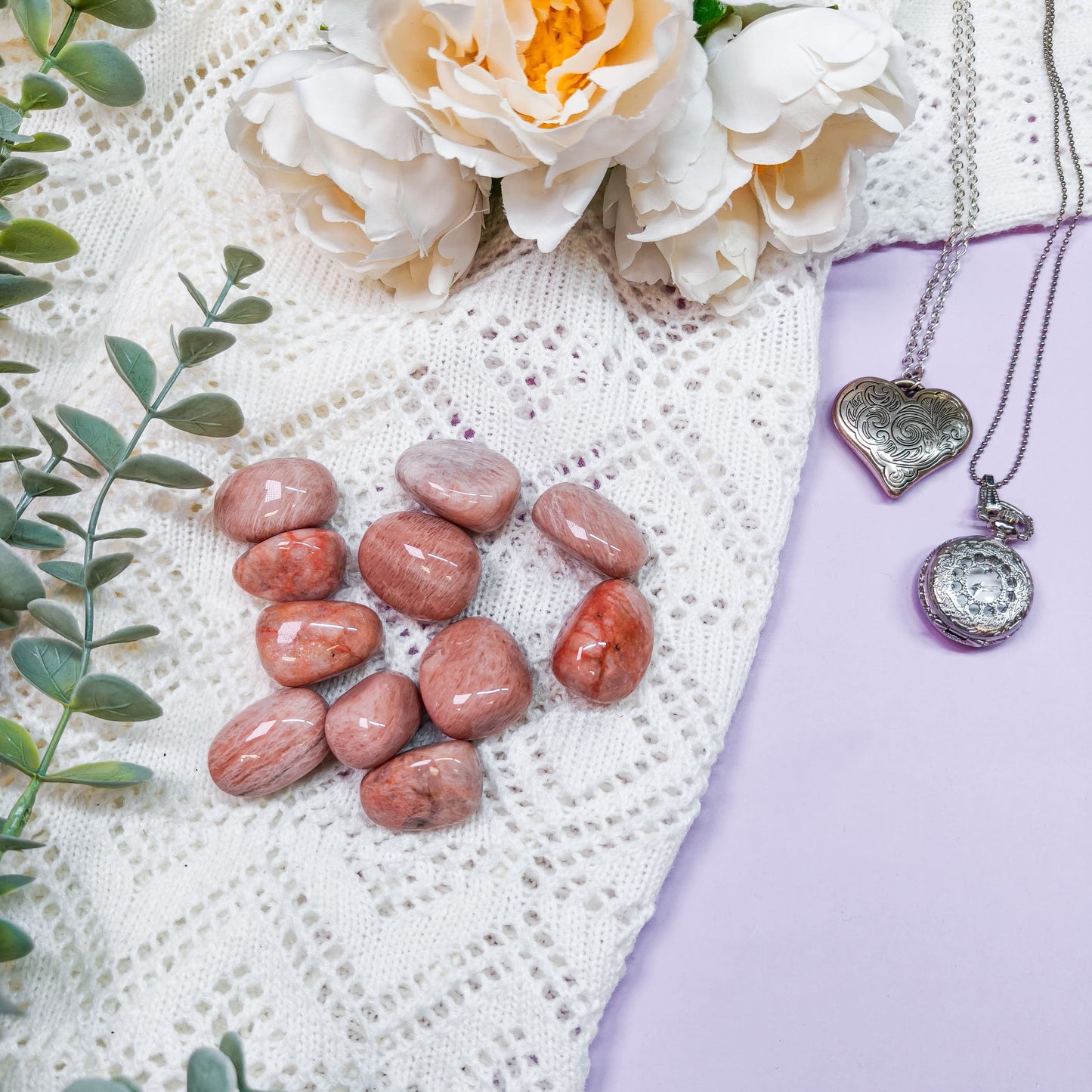 Vaaleanpunainen kuukivi rumpuhiottu